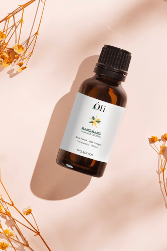 Création de marque, identité visuelle, packaging cosmétique et photos produits pour OliBox huiles essentielles à Barcelone