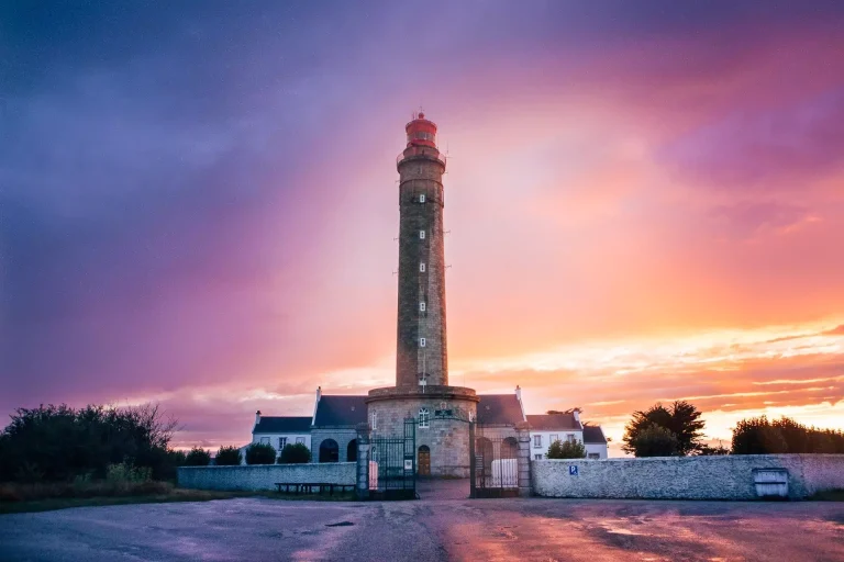 moustachesenvadrouille-sabinekley-voyage-france-belle-ile-en-mer-phare-goulphar-sunset