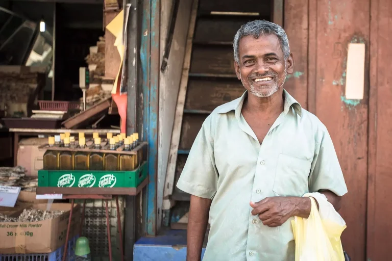 moustachesenvadrouille-sabinekley-voyage-sri-lanka-kandy-man-smile